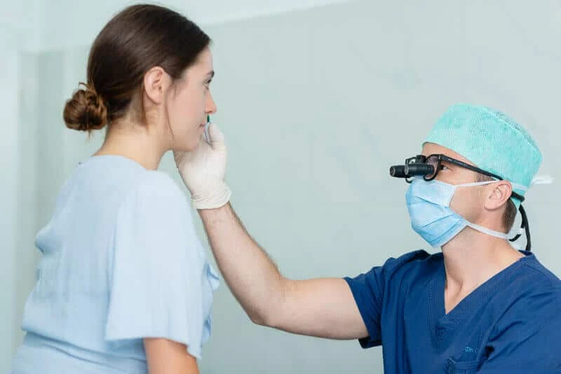 Unterlidstraffung in Frankfurt