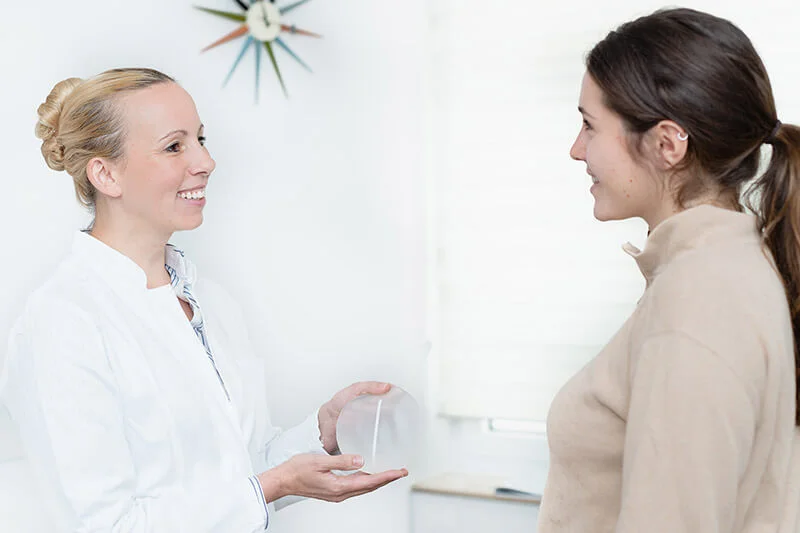 Brustvergrößerung Mainz Beratung bei Frau Dr. Hüttinger